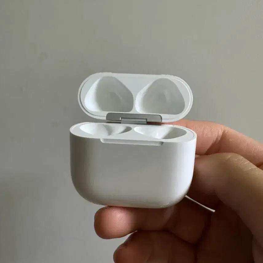 [BUNJANG] Apple AirPods 4th Generation Noise Cancelling Earbuds / 애플 에어팟4세대 노이즈캔슬링