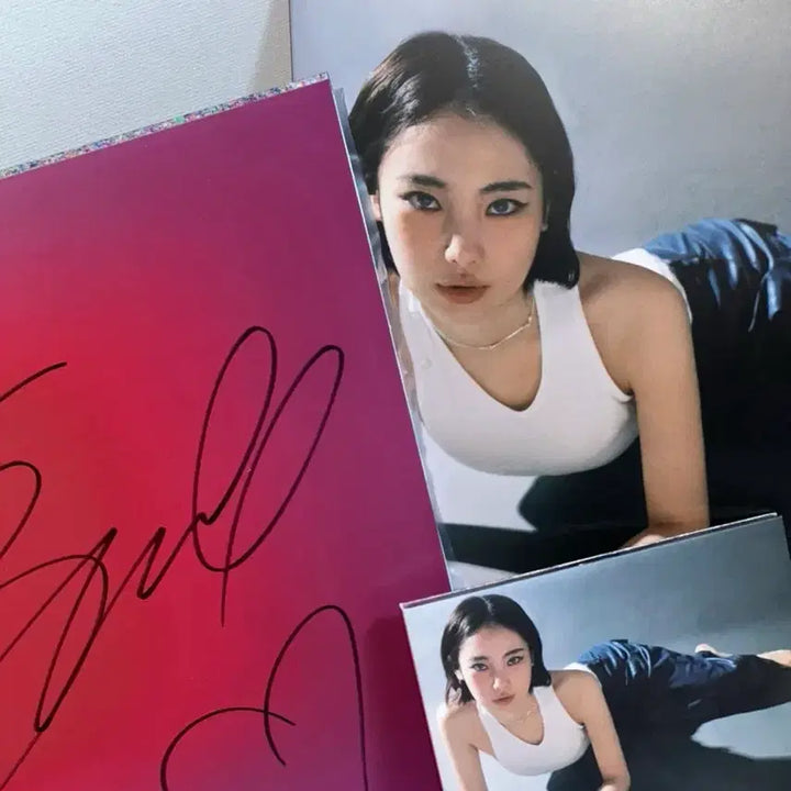 [BUNJANG] Yura Gaussian Signed LP / 유라 YOURA 가우시안 앨범 친필 싸인반 LP 엘피