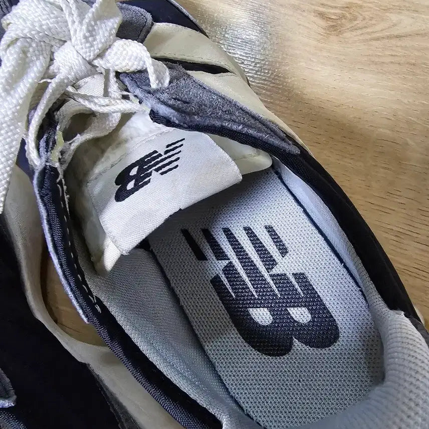 [BUNJANG] New Balance 327 Sneakers (Size 220) / 뉴발란스 327 220