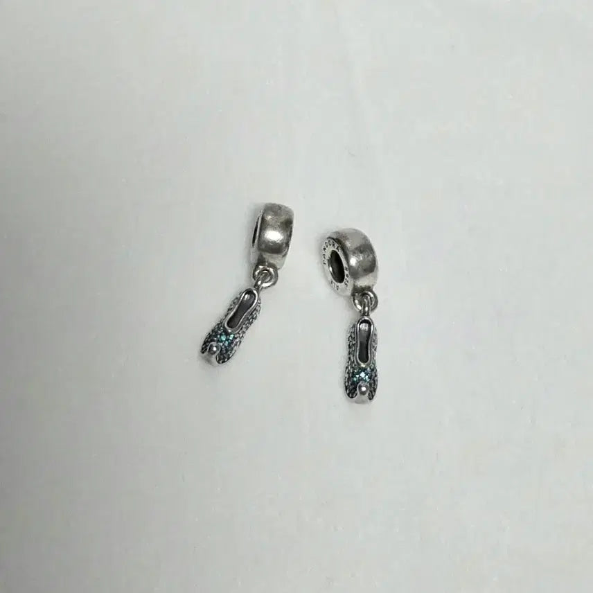[BUNJANG] Pandora Disney Aladdin Jasmine Shoe Charm Sterling Silver 925 / 실버 925 ] Pandora Disney 판도라 알라딘 자스민 신발