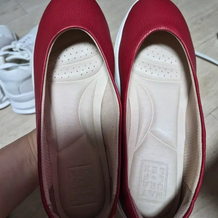 [BUNJANG] Natural Rex Flat Shoes - Red / 자연스러운 렉스 플랫 슈즈 레드