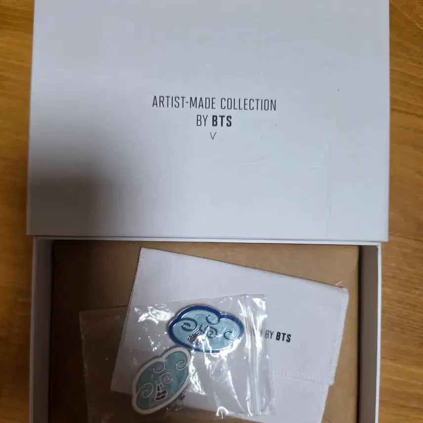 [BUNJANG] BTS V Artist-Made Collection Brooch / 뷔 브로치(아티스트메이드)