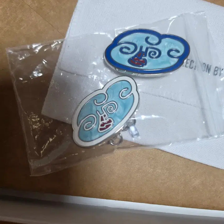 [BUNJANG] BTS V Artist-Made Collection Brooch / 뷔 브로치(아티스트메이드)