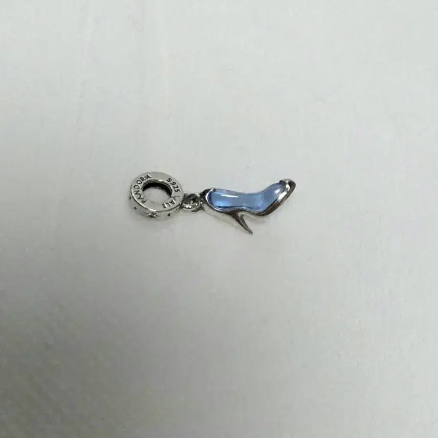 [BUNJANG] Pandora Disney Cinderella Glass Slipper Charm / 실버 925 ] Pandora Disney Cinderella 판도라
