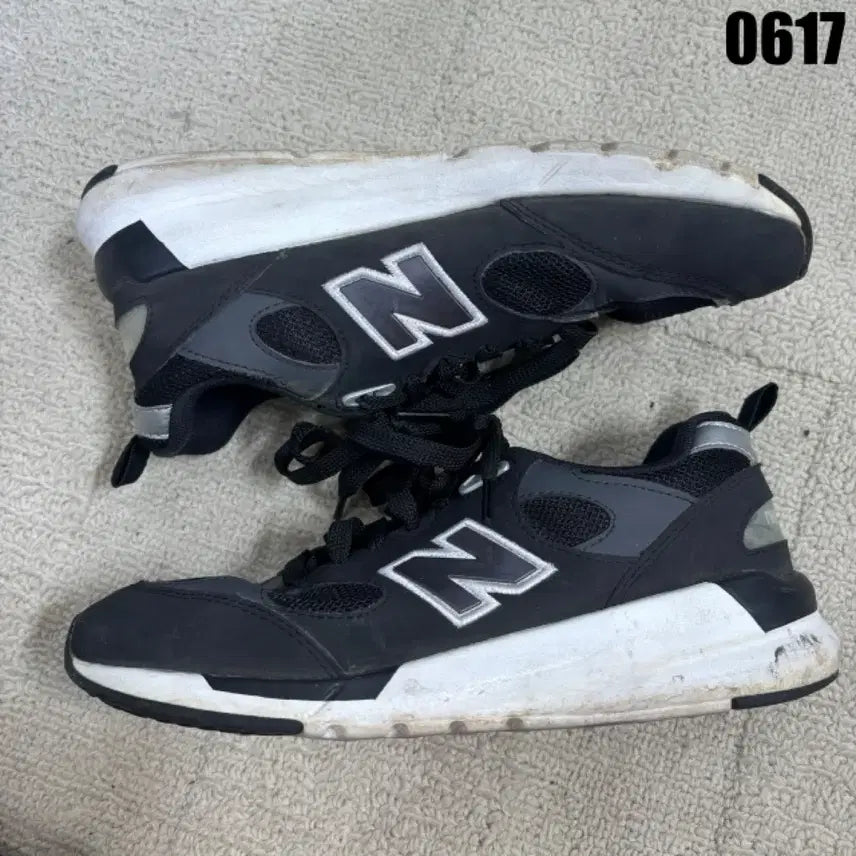 [BUNJANG] New Balance Sneakers Black Size 225 / 뉴발란스 운동화 블랙 225