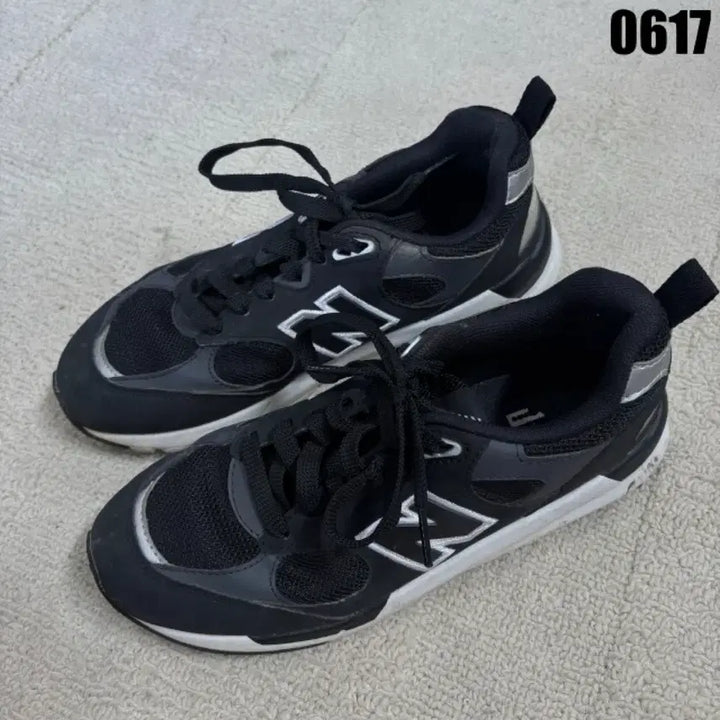 [BUNJANG] New Balance Sneakers Black Size 225 / 뉴발란스 운동화 블랙 225