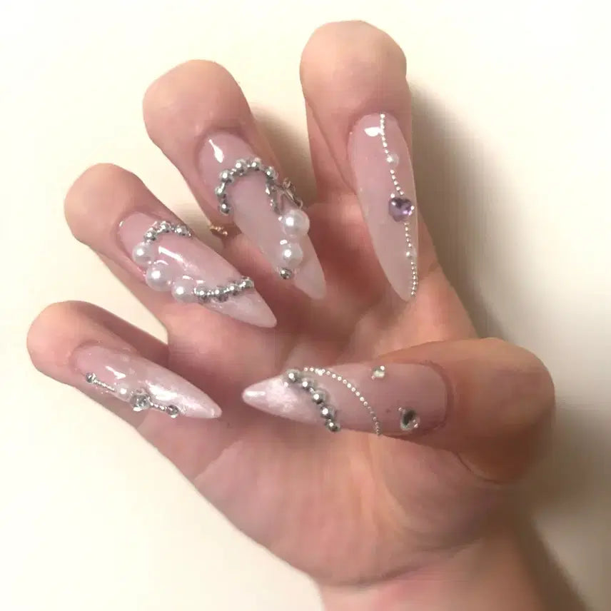 [BUNJANG] Handmade Nail Tips with Pearl, Heart, and Chain Detail / 수제 네일팁 진주 하트 체인 네일