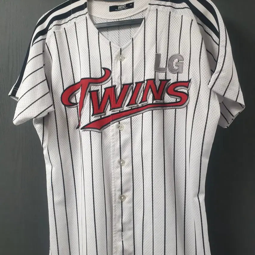 [BUNJANG] LG Twins Baseball Club Yu Ji-hyun Home Uniform (Size 95) / 엘지트윈스 유니폼 95사이즈 홈유니폼 95사이즈 유지현 마킹 팝니다