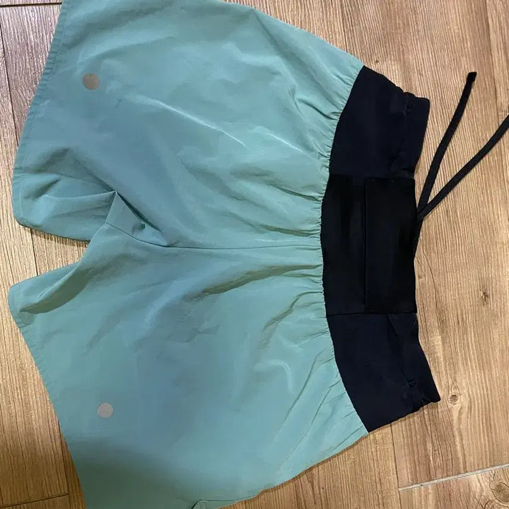 [SOLD OUT] 아식스 러닝 쇼츠 xl (31-33)