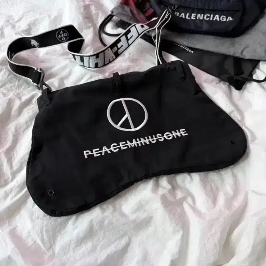 [BUNJANG] Nike x Peaceminusone Crossbody Bag with Off-White Strap / [정품]나이키X피스마이너스원 크로스백+오프화이트 스트랩 피마원 가방