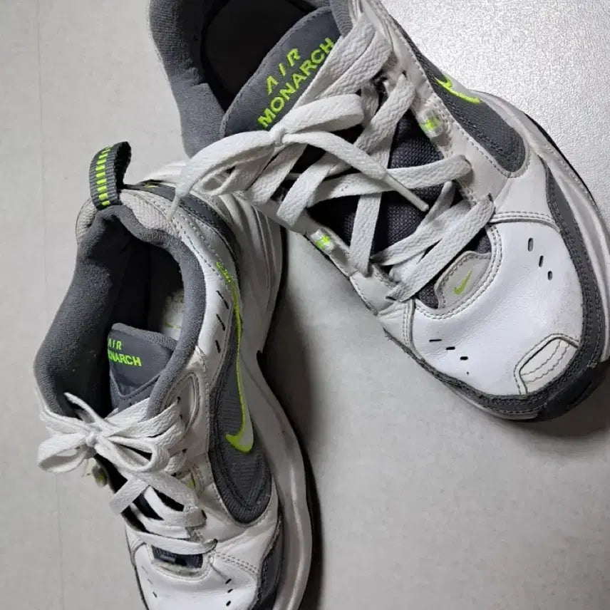 [BUNJANG] Nike Air Monarch IV White/Neon / 나이키 에어 모나크 IV 흰색/형광색
