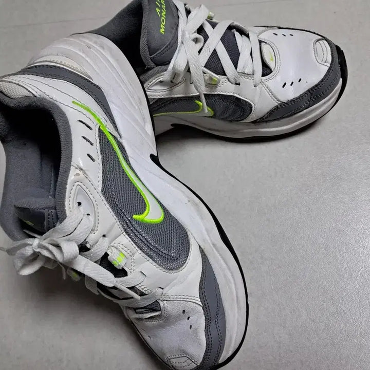 [BUNJANG] Nike Air Monarch IV White/Neon / 나이키 에어 모나크 IV 흰색/형광색