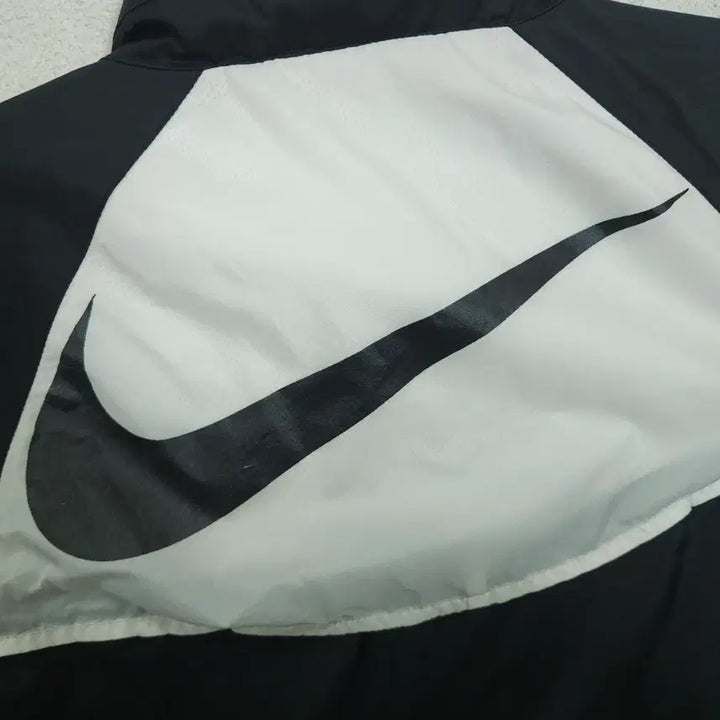 [BUNJANG] Nike Big Swoosh Windbreaker Jacket (M) / 나이키 빅스우시 바람막이 M