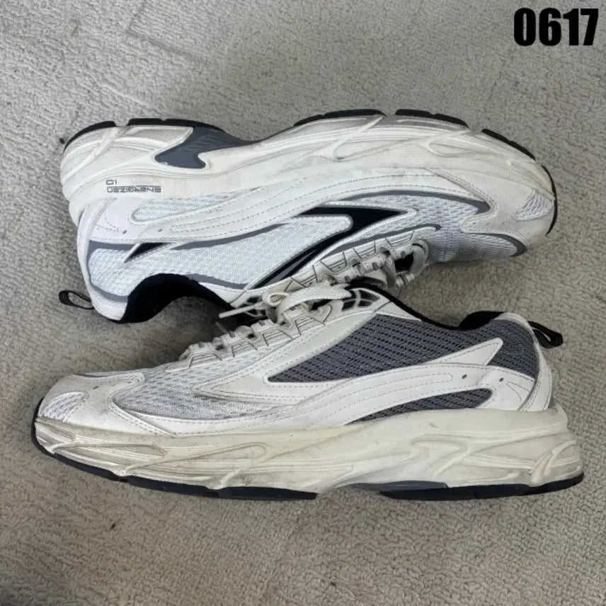 [BUNJANG] Fila White/Gray "ENERGIZED" Trekking Sneakers / 휠라 화이트/그레이 운동화 270