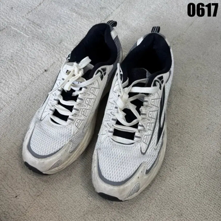 [BUNJANG] Fila White/Gray "ENERGIZED" Trekking Sneakers / 휠라 화이트/그레이 운동화 270