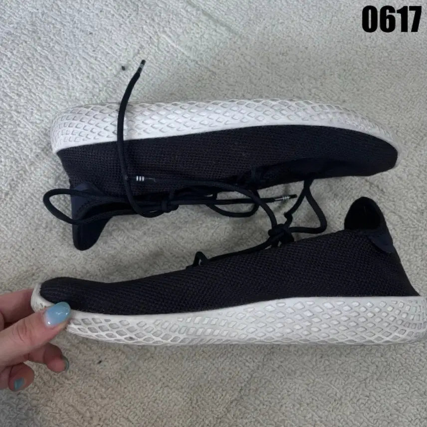 [BUNJANG] Fila Pharrell Williams Hu-Run Running Shoes Black 270 / 휠라 퍼렐 윌리엄스 휴런 런닝화 블랙 270