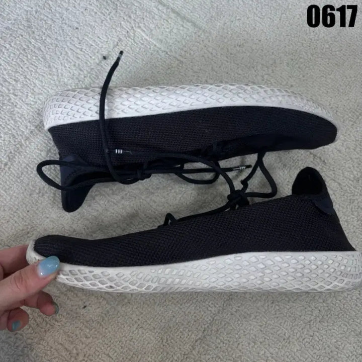 [BUNJANG] Fila Pharrell Williams Hu-Run Running Shoes Black 270 / 휠라 퍼렐 윌리엄스 휴런 런닝화 블랙 270