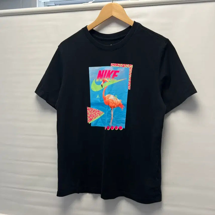 [BUNJANG] Nike Beach Flamingo Print Black Short Sleeve T-Shirt - L / [정품/L] 나이키 비치 플라밍고 프린팅 블랙 반팔티