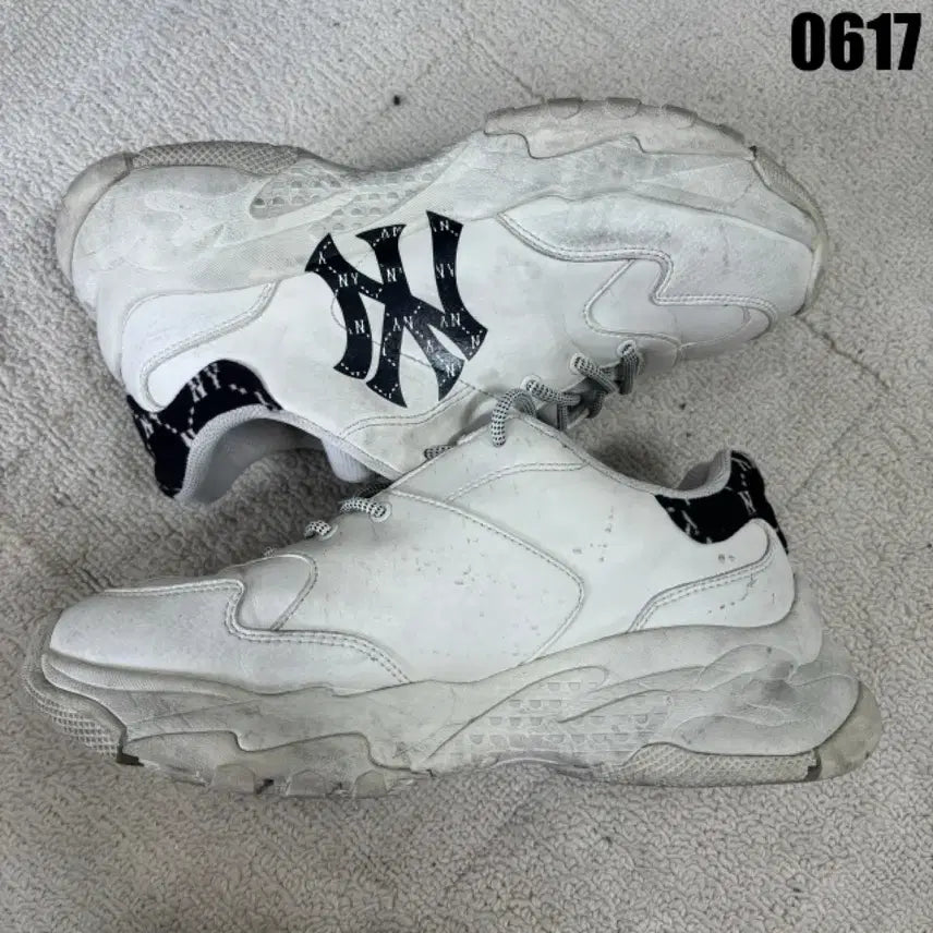 [BUNJANG] New York Yankees Fila Collaboration White Sneakers (270) / 뉴욕 양키즈 휠라 콜라보 스니커즈 화이트 270