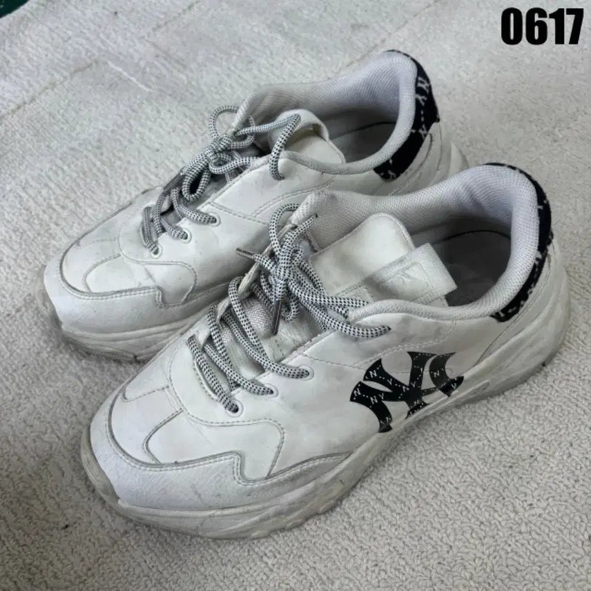 [BUNJANG] New York Yankees Fila Collaboration White Sneakers (270) / 뉴욕 양키즈 휠라 콜라보 스니커즈 화이트 270