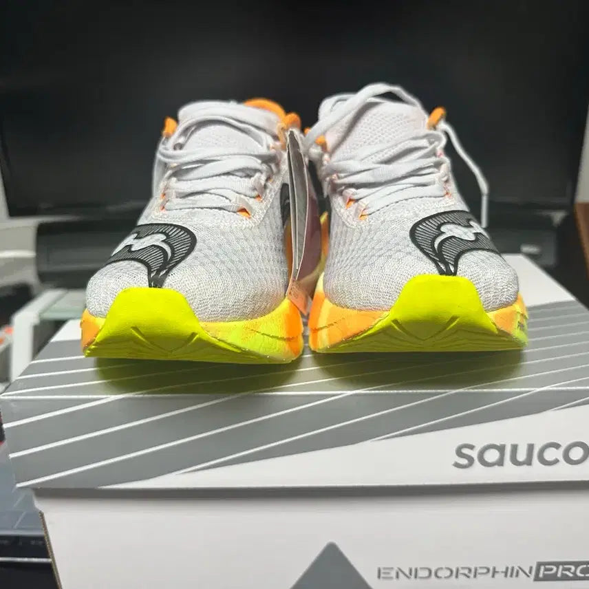 [BUNJANG] Saucony Endorphin Pro 4 Running Shoes / 써코니 엔돌핀 프로4 (새상품)