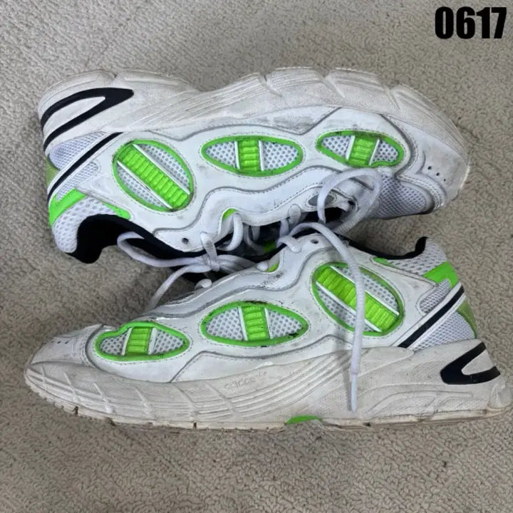 [BUNJANG] Adidas Sneakers White/Fluorescent Green 235 / 아디다스 운동화 화이트/형광 그린 235