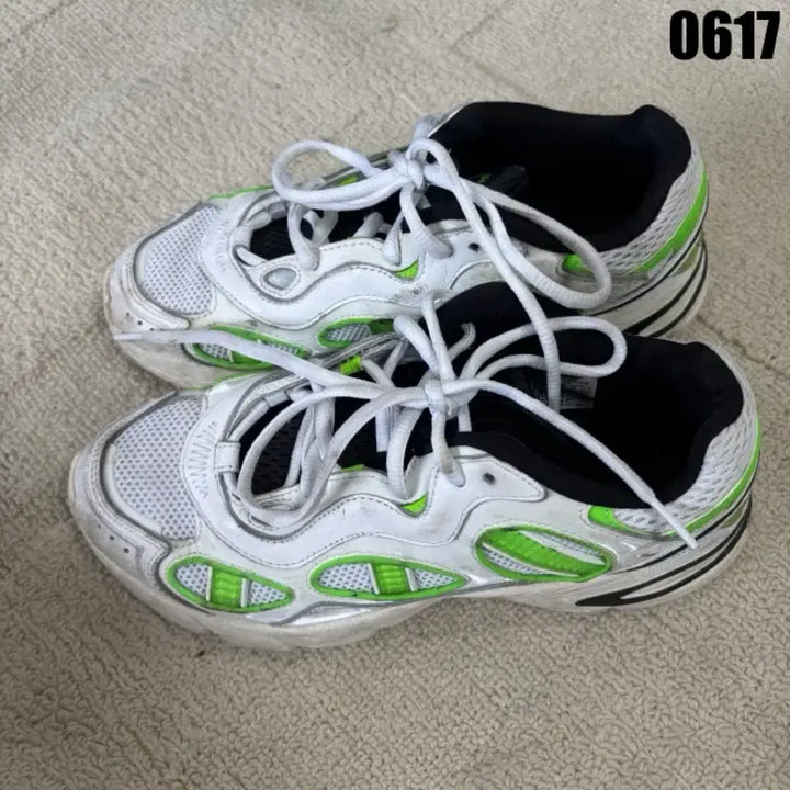 [BUNJANG] Adidas Sneakers White/Fluorescent Green 235 / 아디다스 운동화 화이트/형광 그린 235