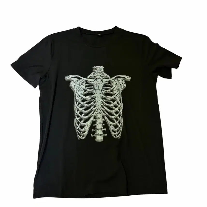[BUNJANG] Skull Rib Cage Graphic Short Sleeve T-Shirt / 해골 갈비뼈 프린팅 반팔 티셔츠