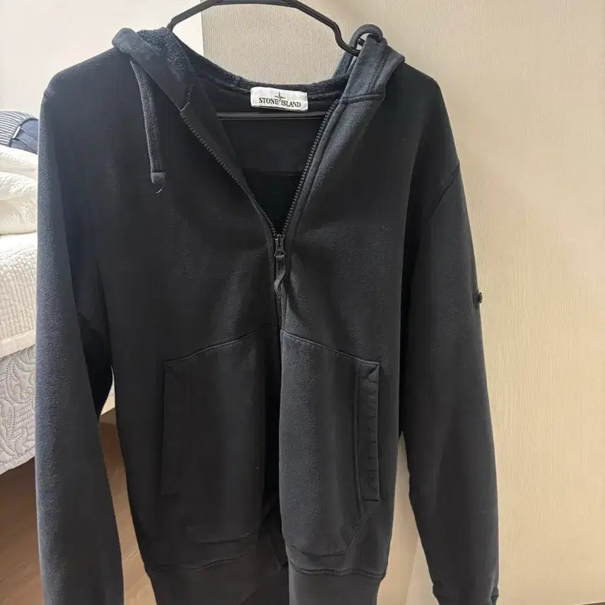 [BUNJANG] Stone Island Hooded Zip-Up Jacket Black / 스톤아일랜드 후드집업