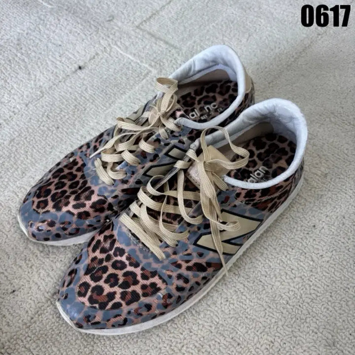 [BUNJANG] New Balance Leopard Sneakers / 뉴발란스 레오파드 스니커즈 240