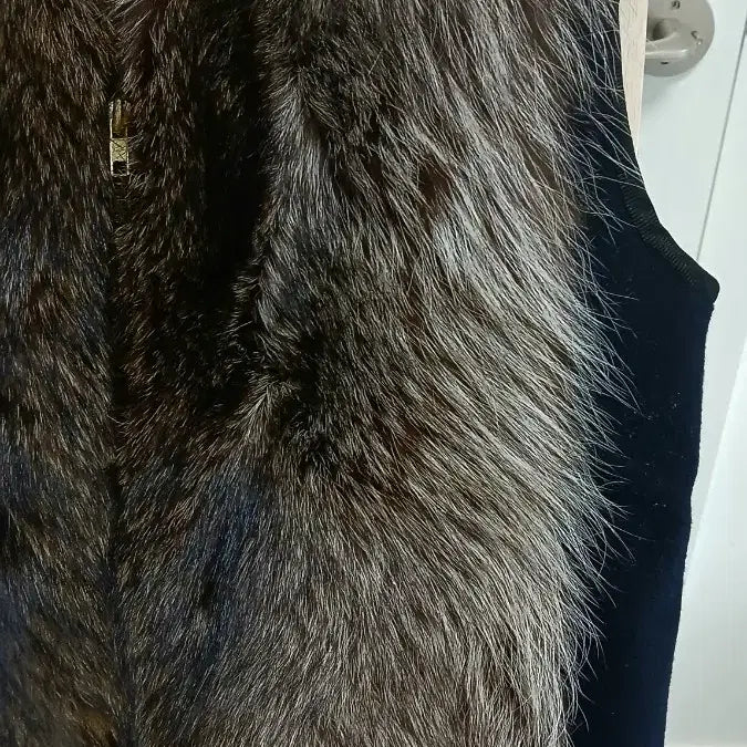 [SOLD OUT] 진짜모피 LEWITT 르윗 라쿤털 모피조끼 털조끼  인조아님