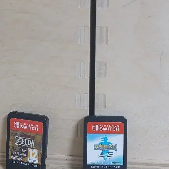[BUNJANG] Nintendo Switch Games Bundle: The Legend of Zelda: Breath of the Wild &amp; Pokémon Sword / 닌텐도칩 2개 일괄판매