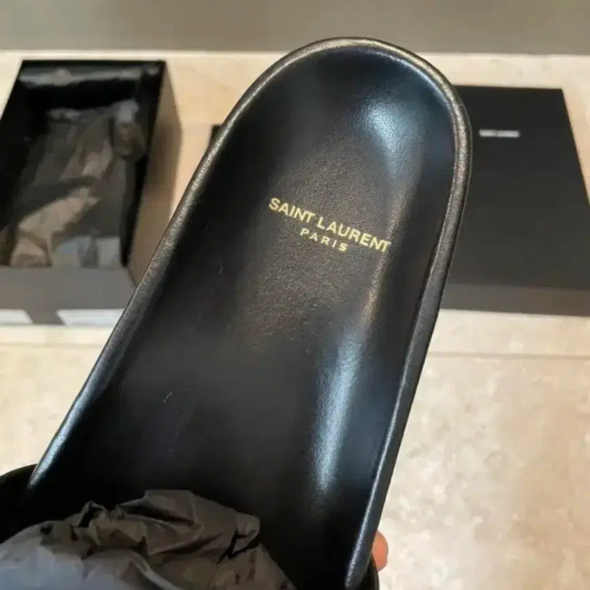[BUNJANG] Saint Laurent (YSL) Embroidered Leather Slides / 생로랑 세인트로랑 YSL 자수 가죽 레더 슬리퍼 샌들 블랙