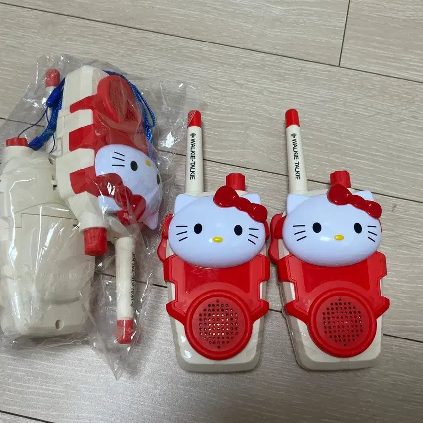 [BUNJANG] Hello Kitty Cinnamonroll Sanrio Walkie Talkies Set / 헬로키티 시나몬롤 산리오 장난감 무전기 워키토키(작동ok/배터리ok)