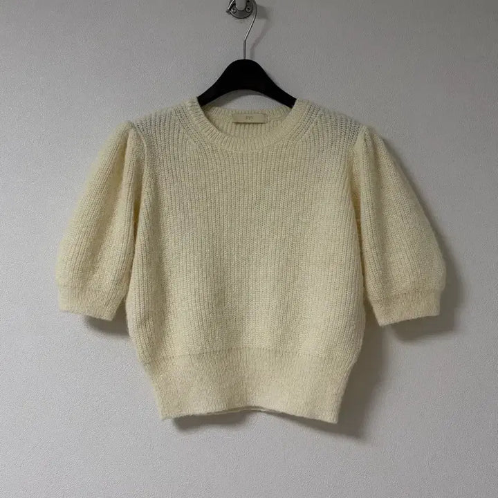 [BUNJANG] Pretty Young Thing Short Sleeve Knit / 프리티영띵 반팔 니트