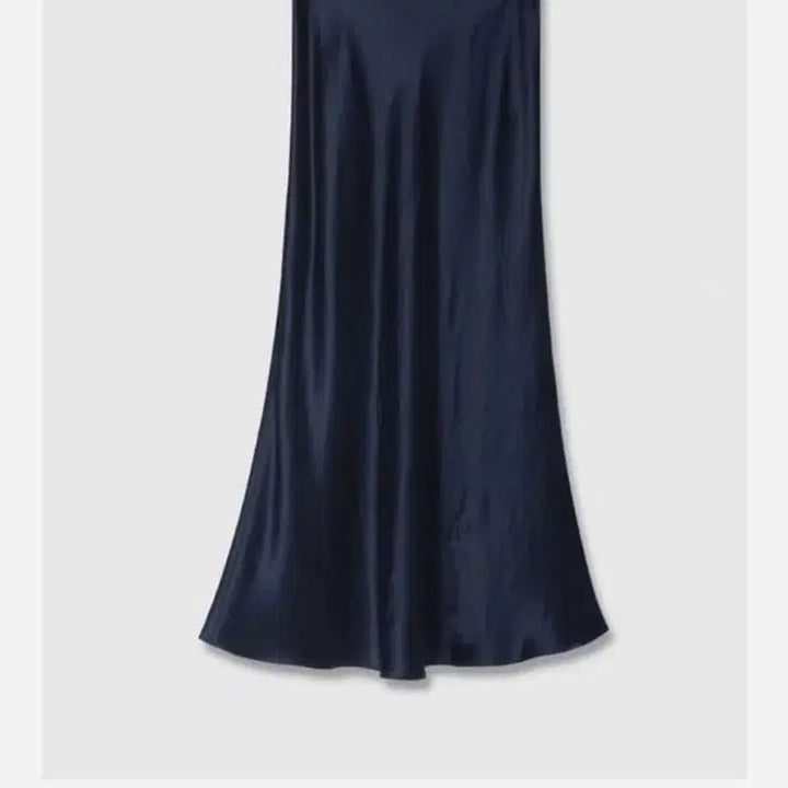 [BUNJANG] Urbanic 30 Sophia Satin Skirt Navy / 얼바닉30 소피아 새틴 스커트 네이비
