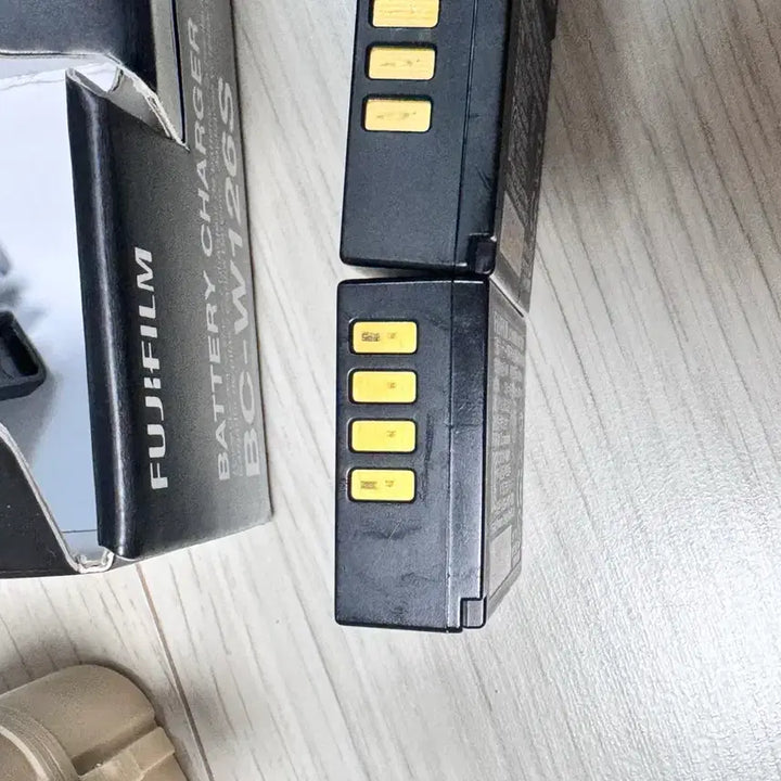 [BUNJANG] Fujifilm NP-W126S Battery Charger and Battery Set / 후지필름 배터리 충전기 NP-W126S 충전기 세트