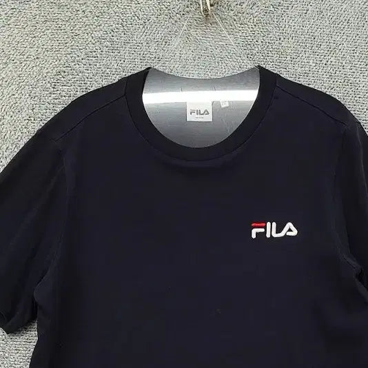 [BUNJANG] Fila Black Logo Short Sleeve T-Shirt Medium / 휠라 블랙 로고 반팔티 MEDIUM