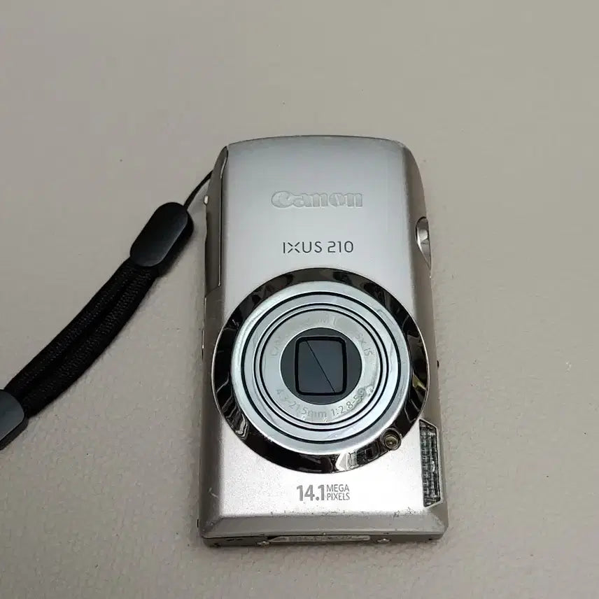 [BUNJANG] Canon IXUS 210 Silver Digital Camera Bundle / 캐논 IXUS 210 실버 + 배터리 충전기 SD카드 포함