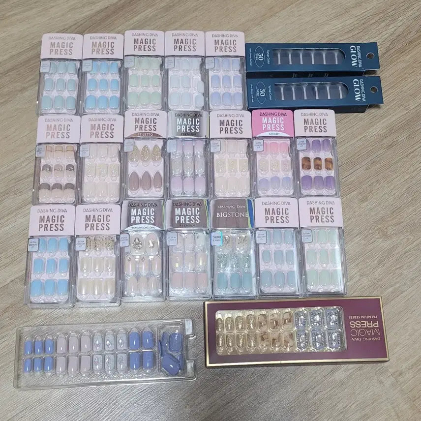 [BUNJANG] Dashing Diva Magic Press Gloss Nail Tips Bundle Set (Sealed) / (미개봉) 데싱디바 매직프레스/글로스 네일팁 22개 일괄판매합니다