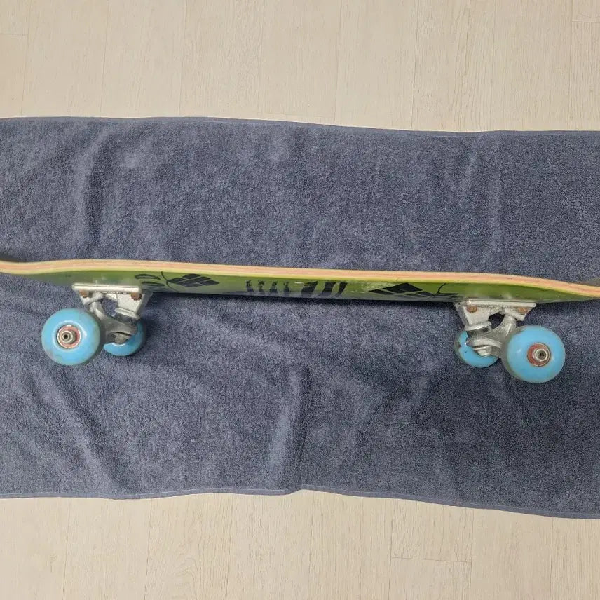 [BUNJANG] Tusa Skateboard Blank 7.75" (Green) - Custom Decorated Deck with Monopatin Wheels / 투사 스케이트보드(뒷면 꾸밈+휠 교체함)