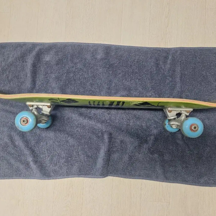 [BUNJANG] Tusa Skateboard Blank 7.75" (Green) - Custom Decorated Deck with Monopatin Wheels / 투사 스케이트보드(뒷면 꾸밈+휠 교체함)
