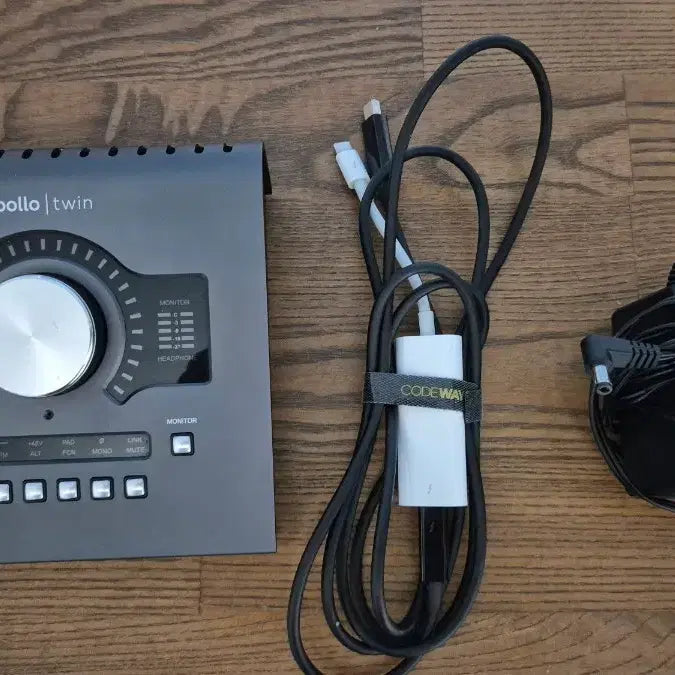 [BUNJANG] UAD Apollo Twin MK II Audio Interface / UAD 아폴로 트윈 MK II 판매합니다