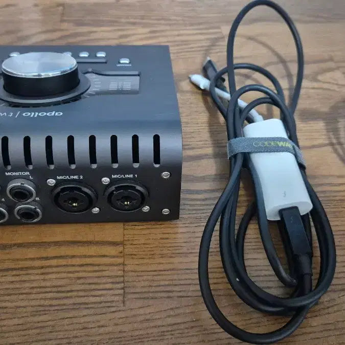 [BUNJANG] UAD Apollo Twin MK II Audio Interface / UAD 아폴로 트윈 MK II 판매합니다