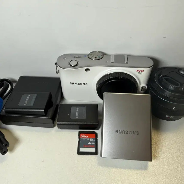[BUNJANG] Samsung NX100 Mirrorless Camera with 20-50mm Lens Set / 민트급 삼성 NX100 20-50mm 세트