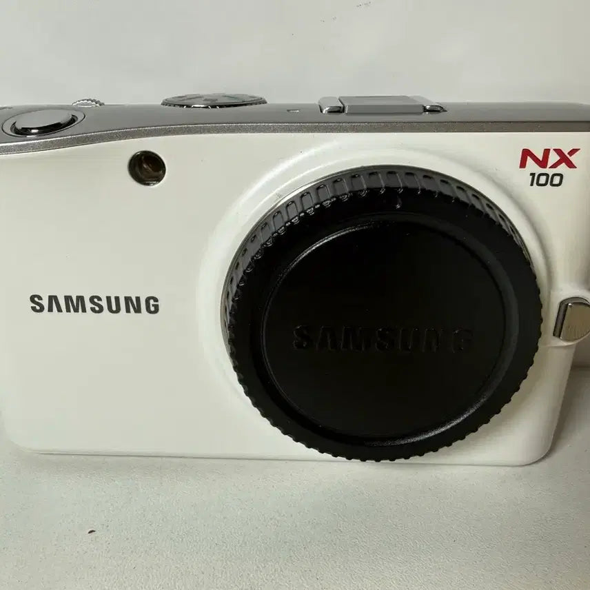 [BUNJANG] Samsung NX100 Mirrorless Camera with 20-50mm Lens Set / 민트급 삼성 NX100 20-50mm 세트
