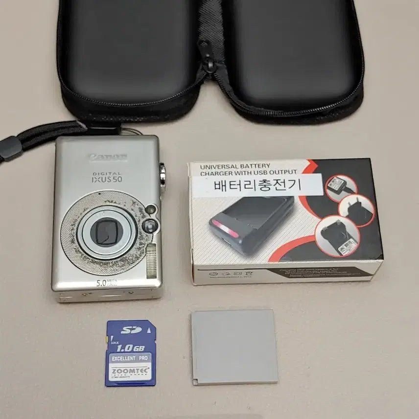 [BUNJANG] Canon Digital IXUS 50 Camera Kit with Charger, SD Card, and Pouch / 캐논 디지털 IXUS 50 카메라 본체 + 충전기 + SD카드 + 파우치