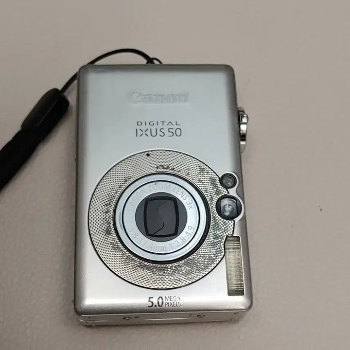 [BUNJANG] Canon Digital IXUS 50 Camera Kit with Charger, SD Card, and Pouch / 캐논 디지털 IXUS 50 카메라 본체 + 충전기 + SD카드 + 파우치