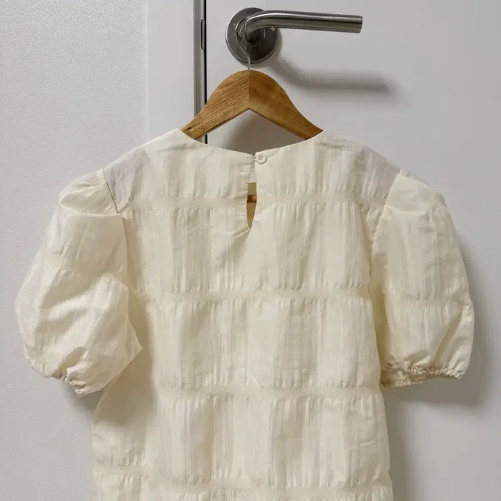[SOLD OUT] 퍼프블라우스 크림