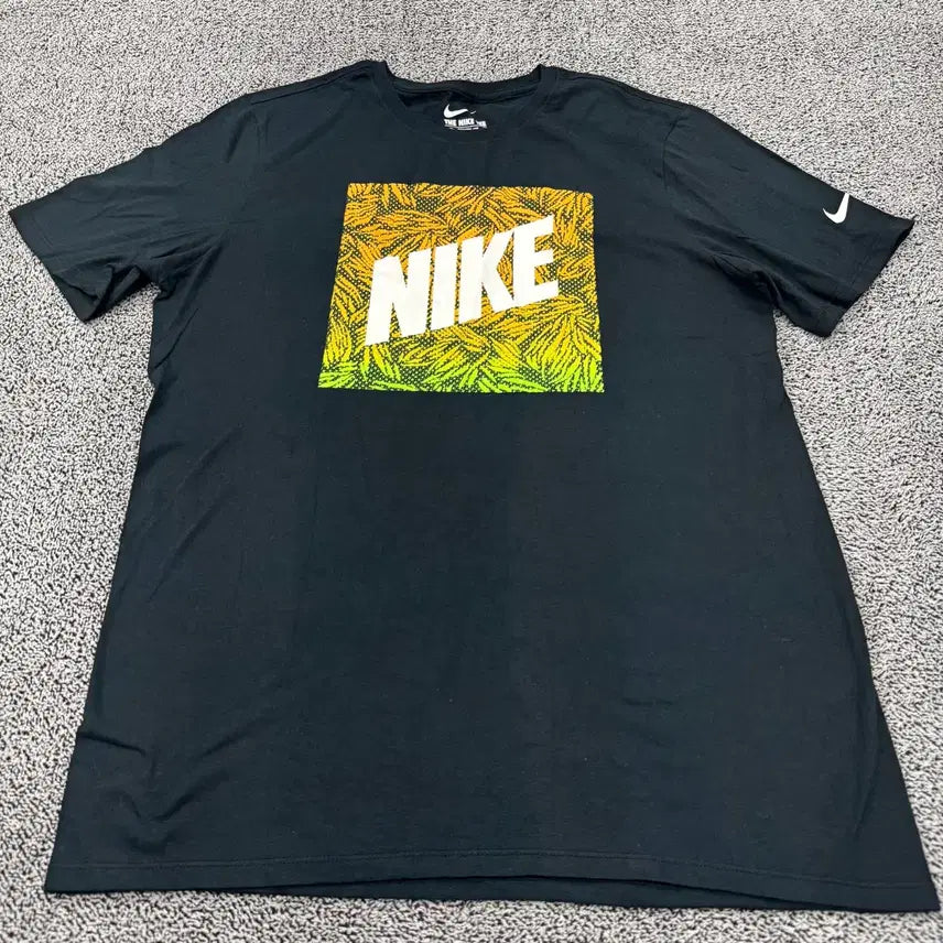 [BUNJANG] Nike Graphic T-Shirt (Size M) / 나이키 그래픽 반팔 티 M